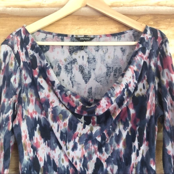 Daisy Fuentes abstract print drape neck top size Medium - Picture 3 of 8